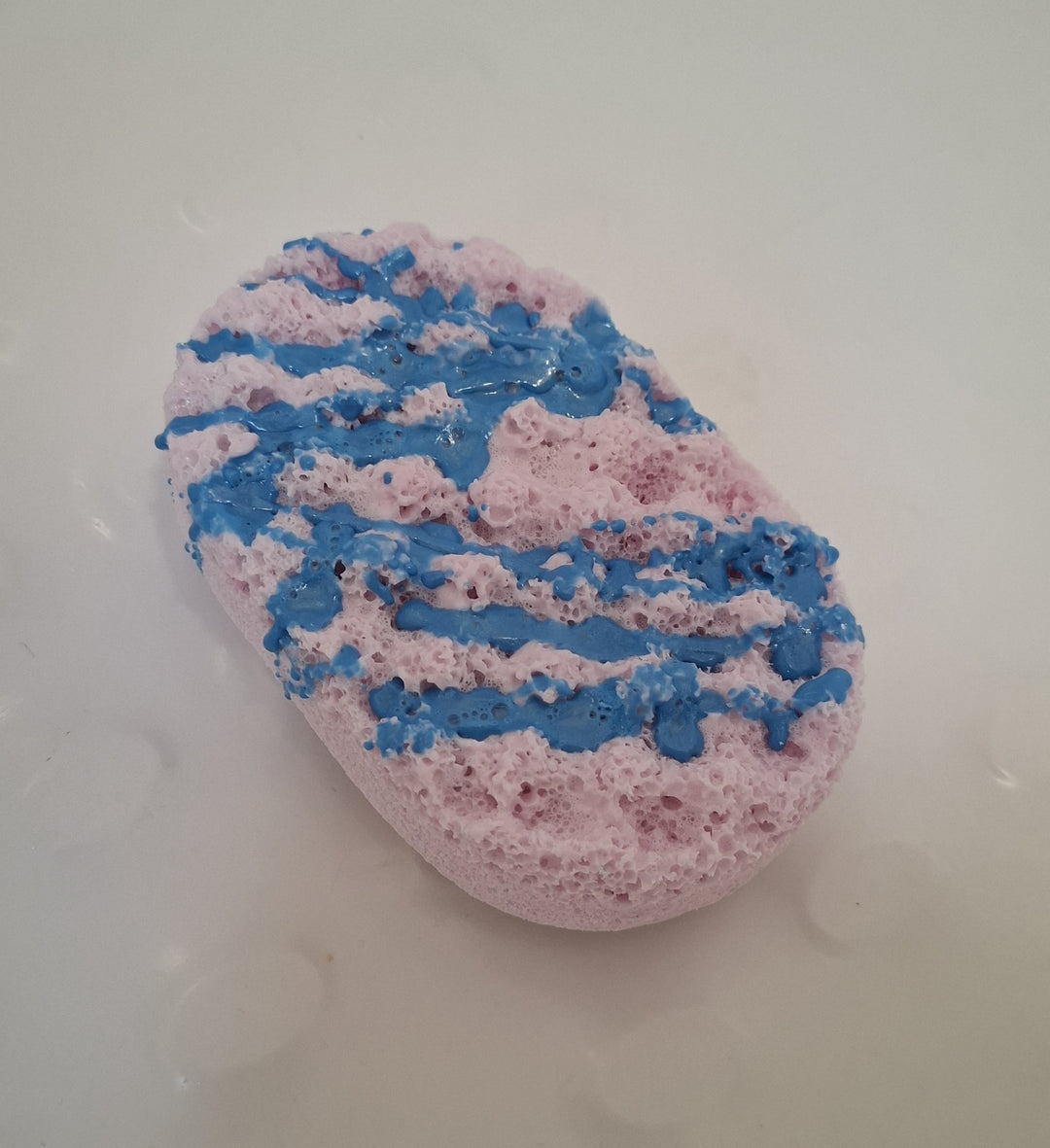 Bubblegum fragrance soap sponge by Bubbleshop with a sweet candy scent