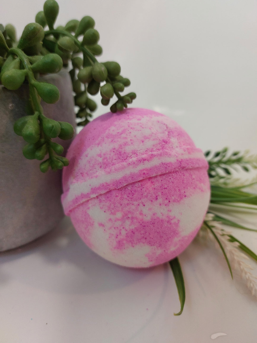 Cloud bath bomb perfume inspired by BubbleShop in pink and white 